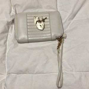 Juicy wristlet